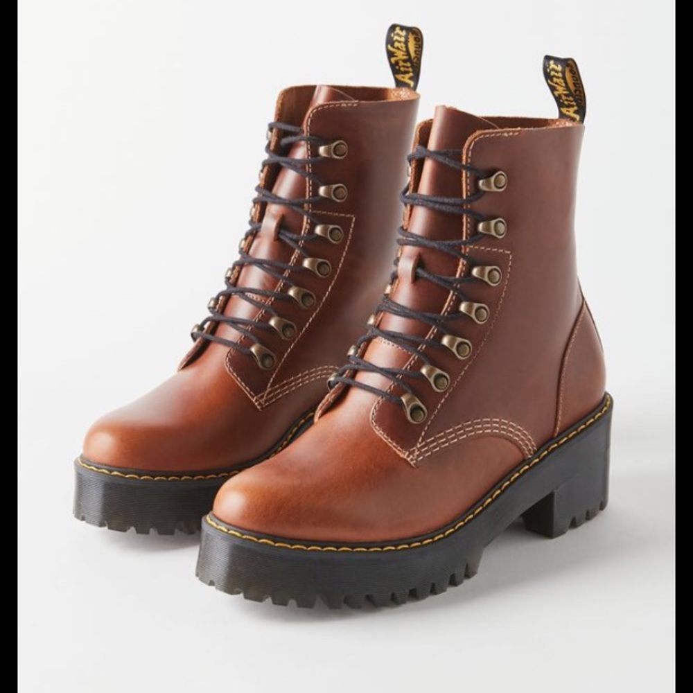 Doc Marten Leona hiker boot